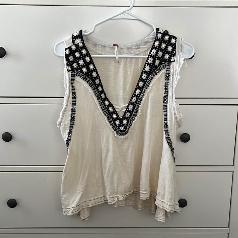 Women's Cream and Black Sleeveless Top
